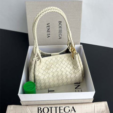 보테가 안디아모 파라슈트 숄더백 미듐 835921