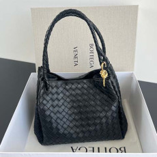 보테가 안디아모 파라슈트 숄더백 라지 796571