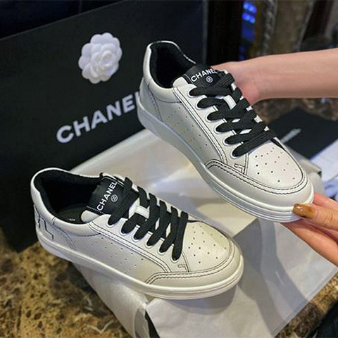 화이트 팬더 스니커즈