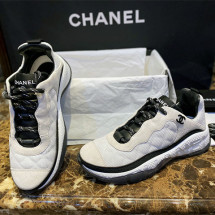 믹스드파이버 엠보 퀼팅 메쉬 스니커즈