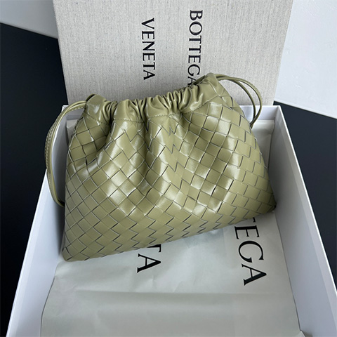 보테가 인트레치아토 더스트백 미듐 796728