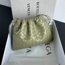 보테가 인트레치아토 더스트백 미듐 796728