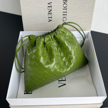 보테가 인트레치아토 더스트백 미듐 796728