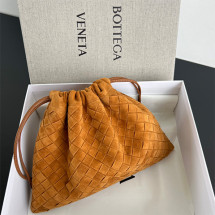 보테가 인트레치아토 스웨이드 더스트백 미듐 796728