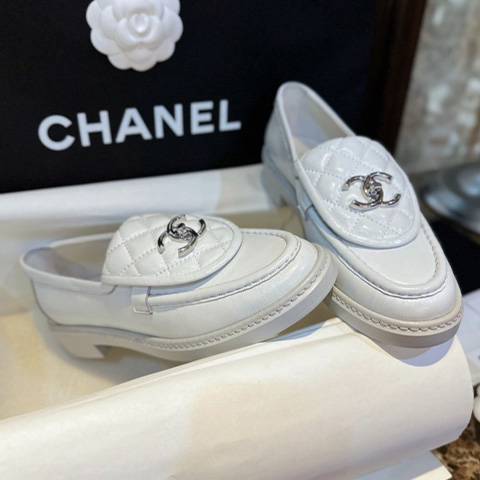 CC로고 퀄팅 페이턴트 턴락 블랙 로퍼