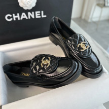 CC로고 퀄팅 페이턴트 턴락 블랙 로퍼