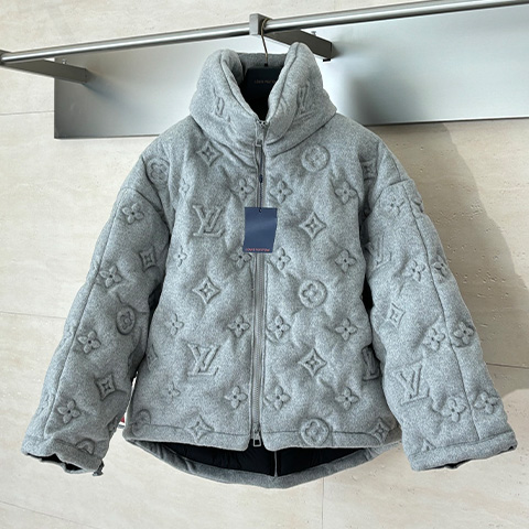 루이비통 모노그램 엠보싱 다운 후드 퍼퍼 자켓