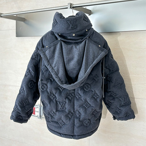 루이비통 모노그램 엠보싱 다운 후드 퍼퍼 자켓