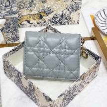 디올 까나쥬 램스킨 레이디 반지갑